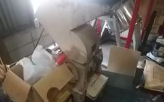 ダイコー精機製粉砕機のサムネイル