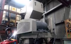 ダイコー精機製粉砕機のサムネイル